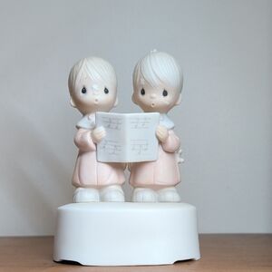 Precious Moments 1980 Peace on Earth Music Box Taiwan "Jesus Loves Me"